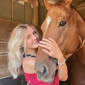 Meet your Posher, Hannah